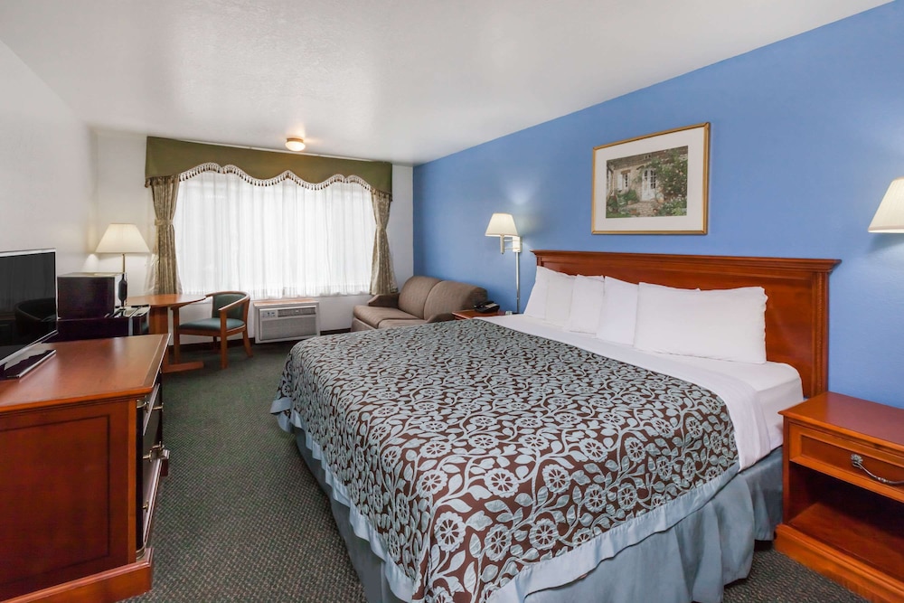 Days Inn By Wyndham Holland 11/35