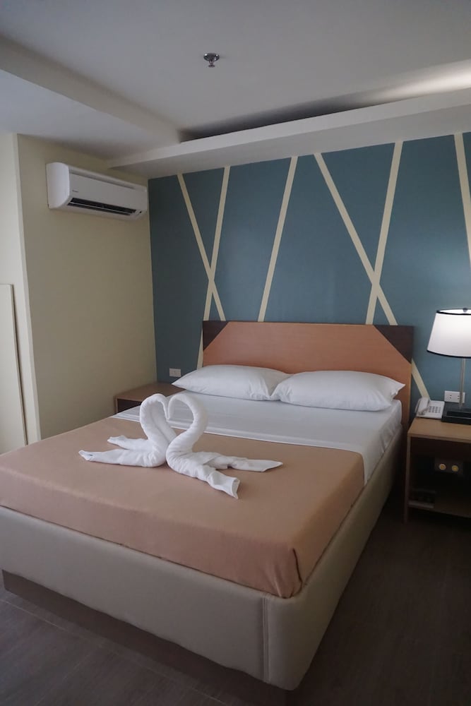 New Dawn Hotel Plus 10/79