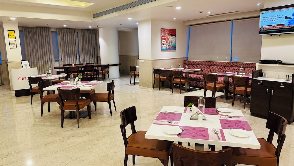 Regenta Central Jhotwara Club Ct 45/62