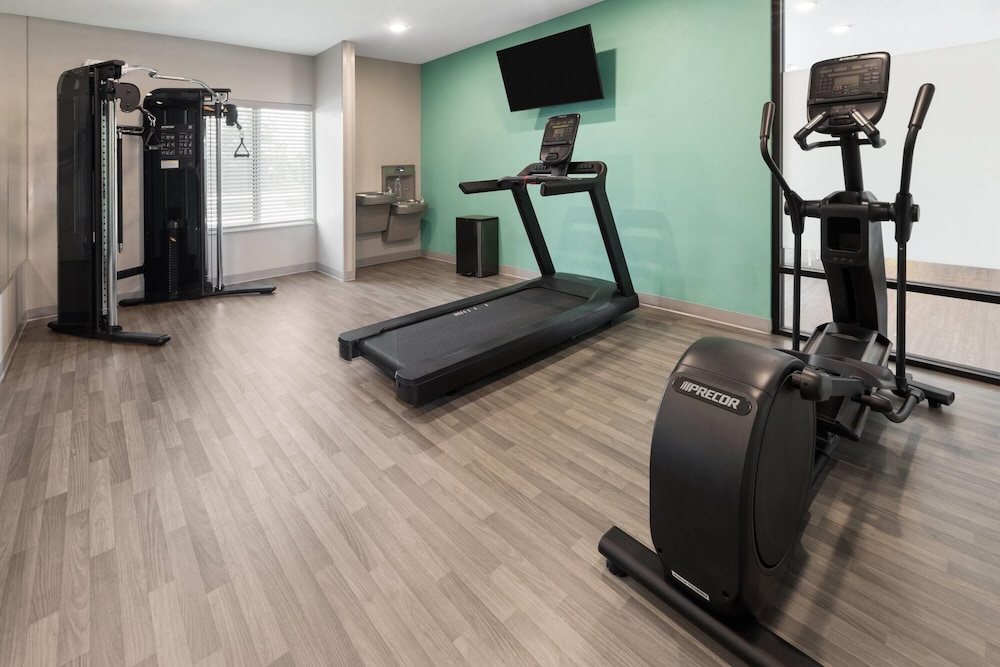 ECHO Suites Extended Stay by Wyndham Houston Pasadena Fwy Pl 44/59