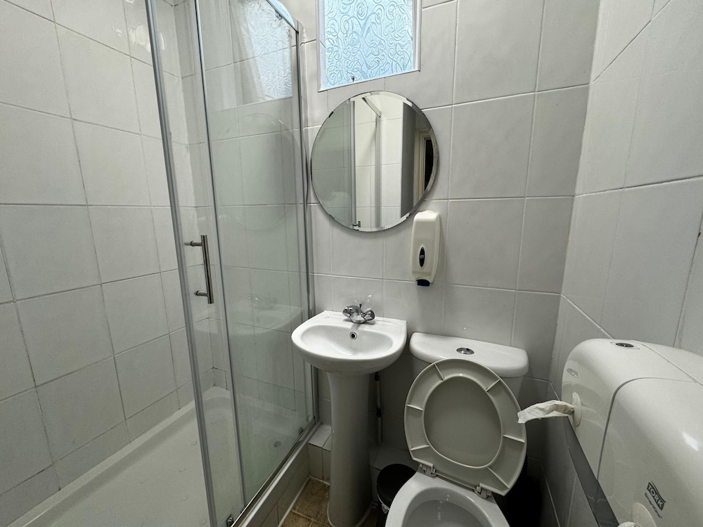 ROOM, SINGLE, SINGLE BED, SHARED BATHROOM