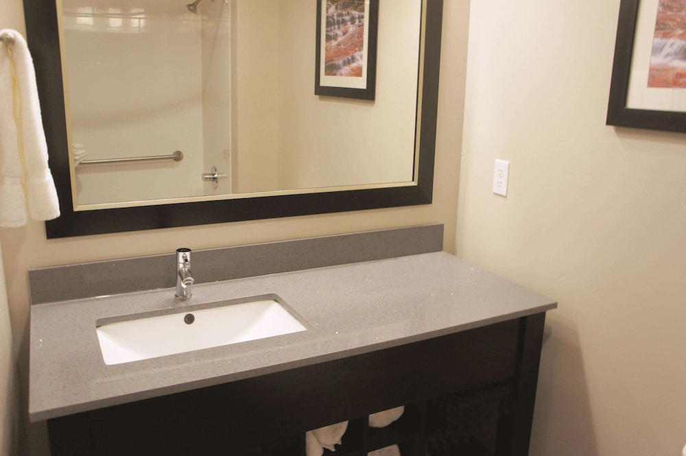 La Quinta Inn & Suites By Wyndham Cedar City 11/25