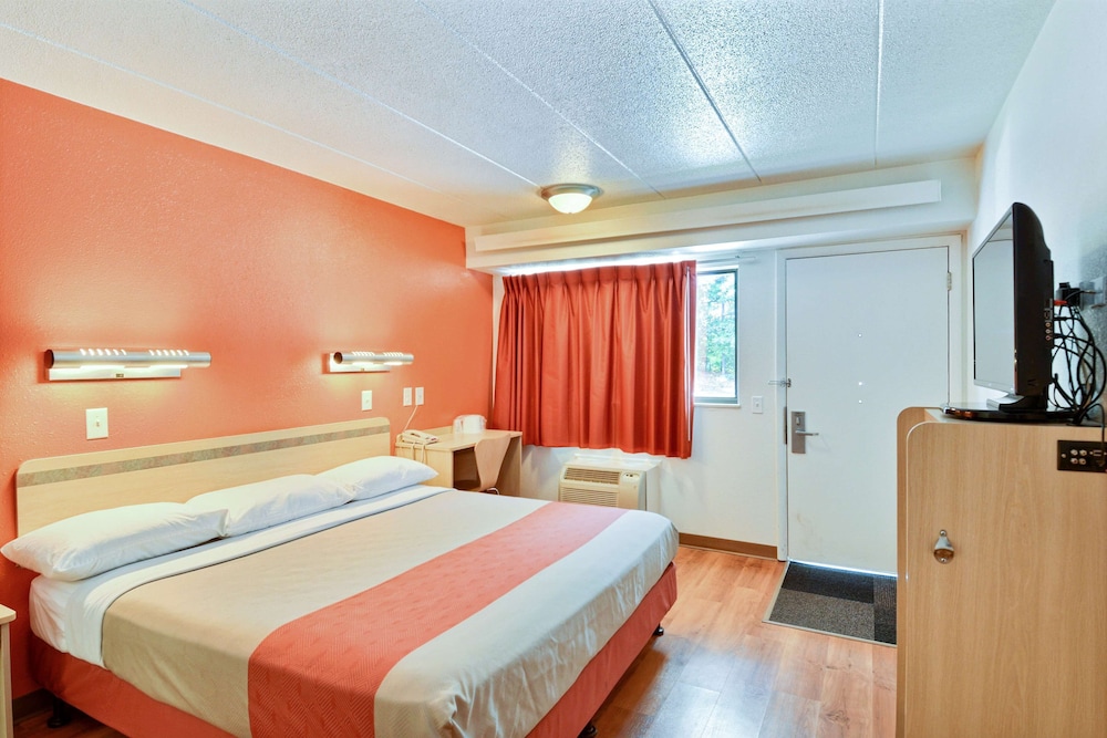 Motel6 Nashua, NH - South 19/55