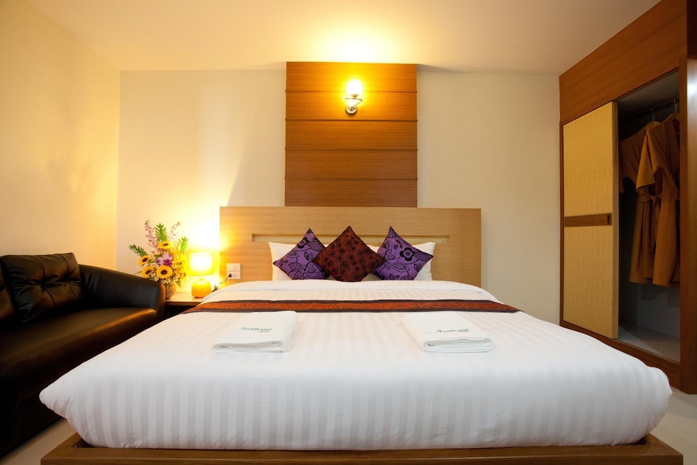 Amnauysuk Hotel 15/47