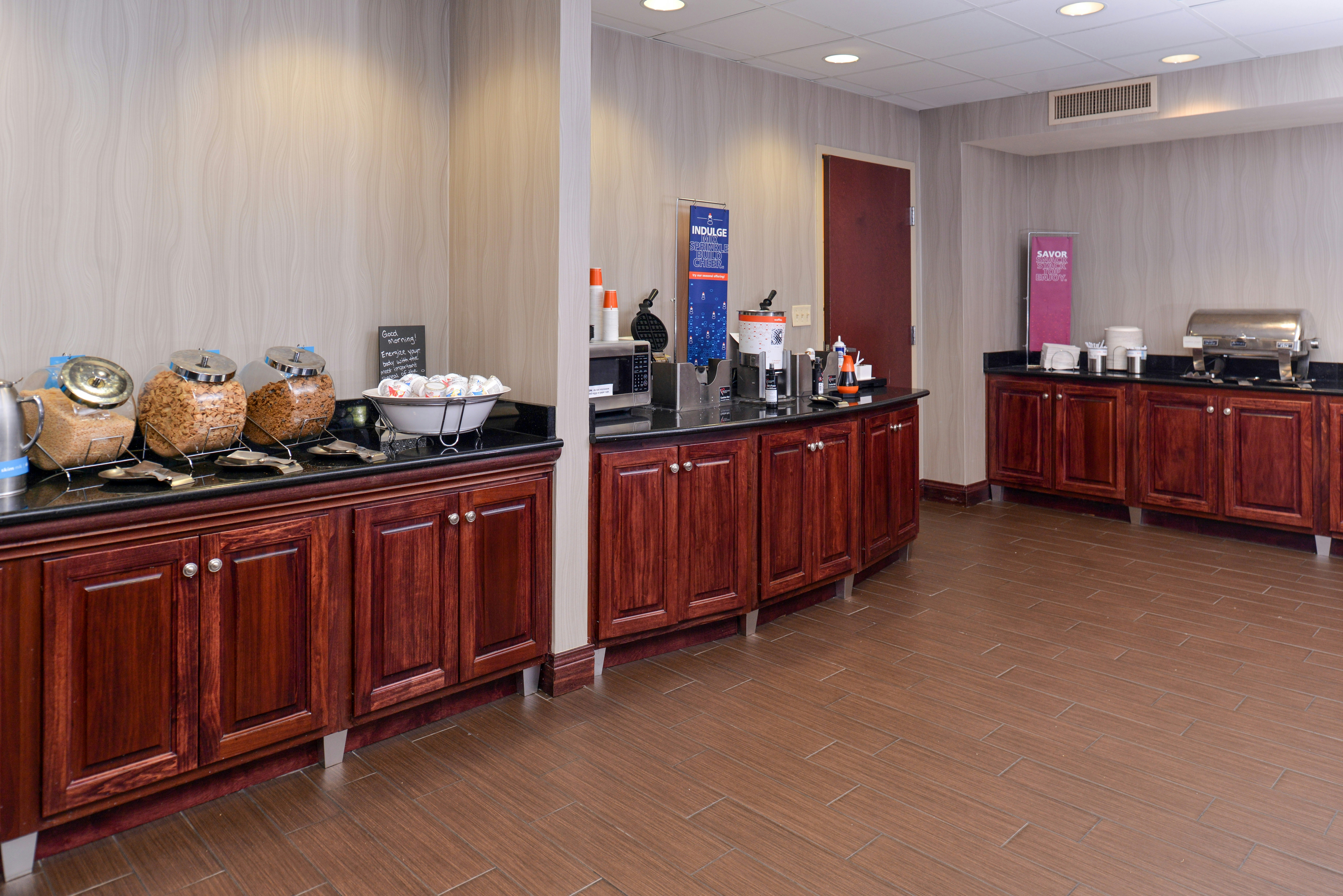 Hampton Inn and Suites Muncie 6/43