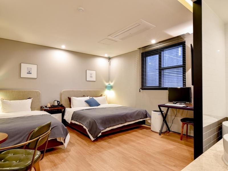 Room, Twin Beds