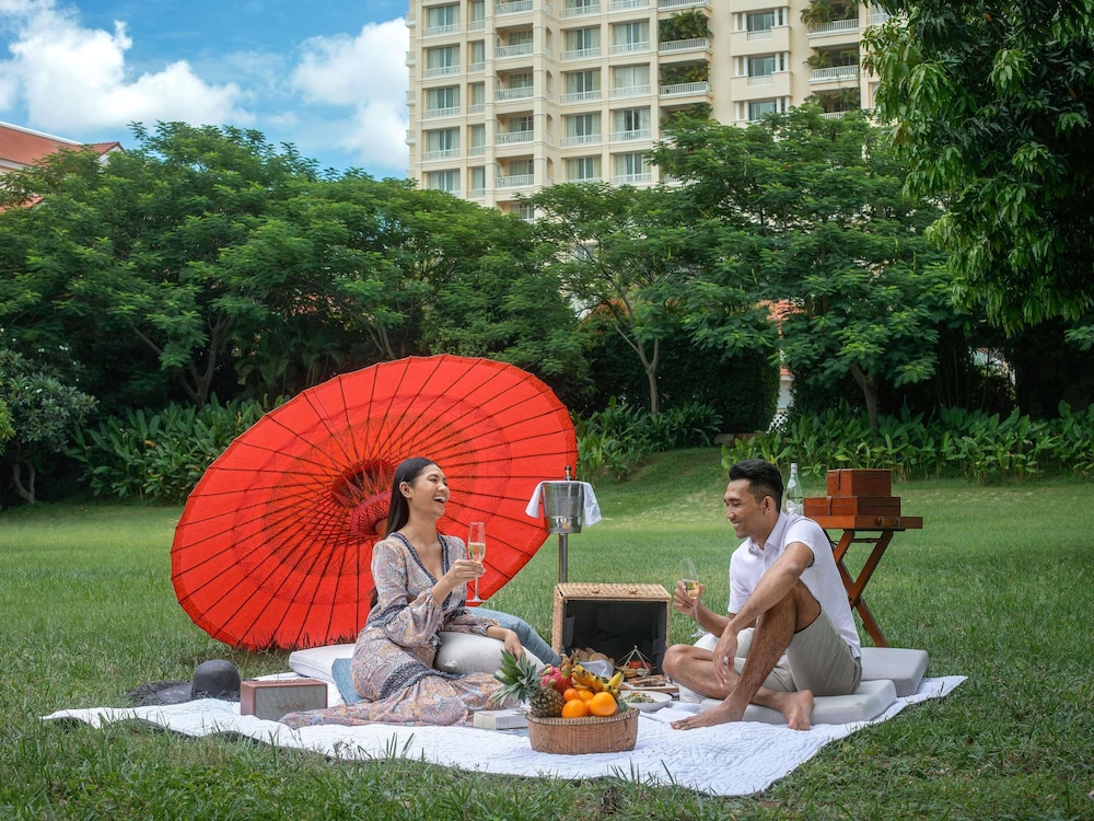 Sofitel Phnom Penh Phokeethra Hotel 74/76