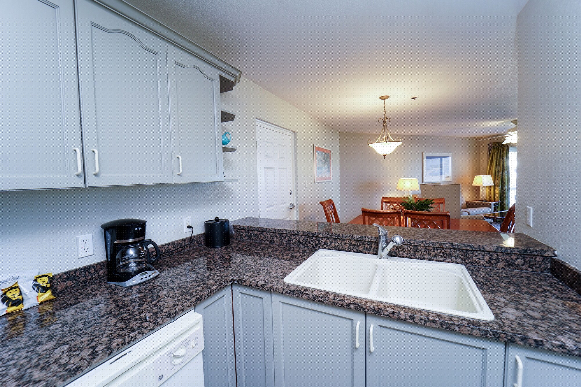 1 Bedroom King Suite Ocean View - Plus Sleeper Sofa، The Grand Caymanian Resort 8/9