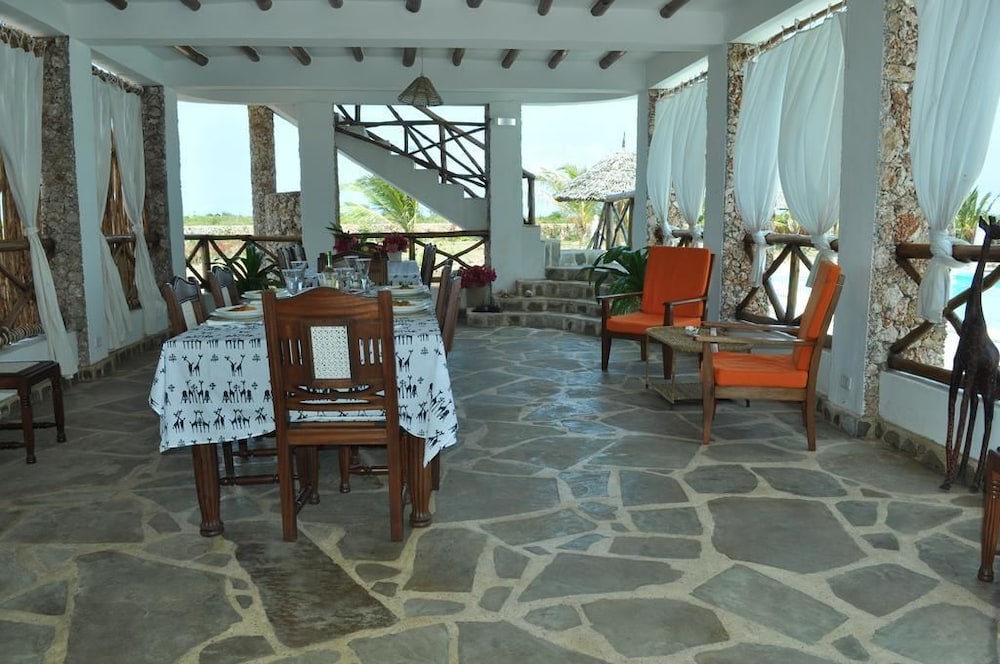 Coral Sea Villas 6/9
