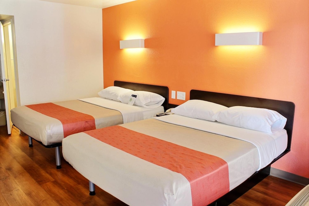 Motel6 San Luis Obispo, CA - South 23/51