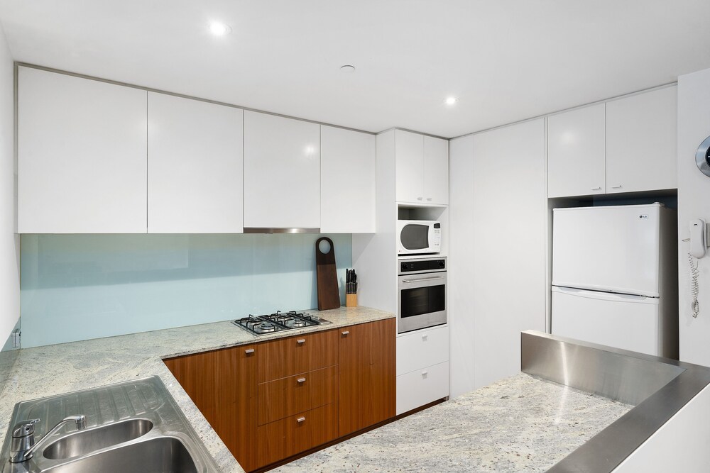 BRIGHTON BAY APARTMENTS 5/42