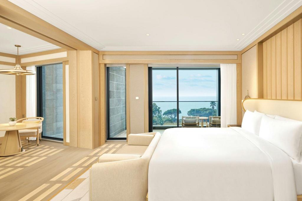 2 Bedrooms, Family Suite, Suite, Twin Beds, King Bed, Bunk Bed, Ocean Front, Balcony