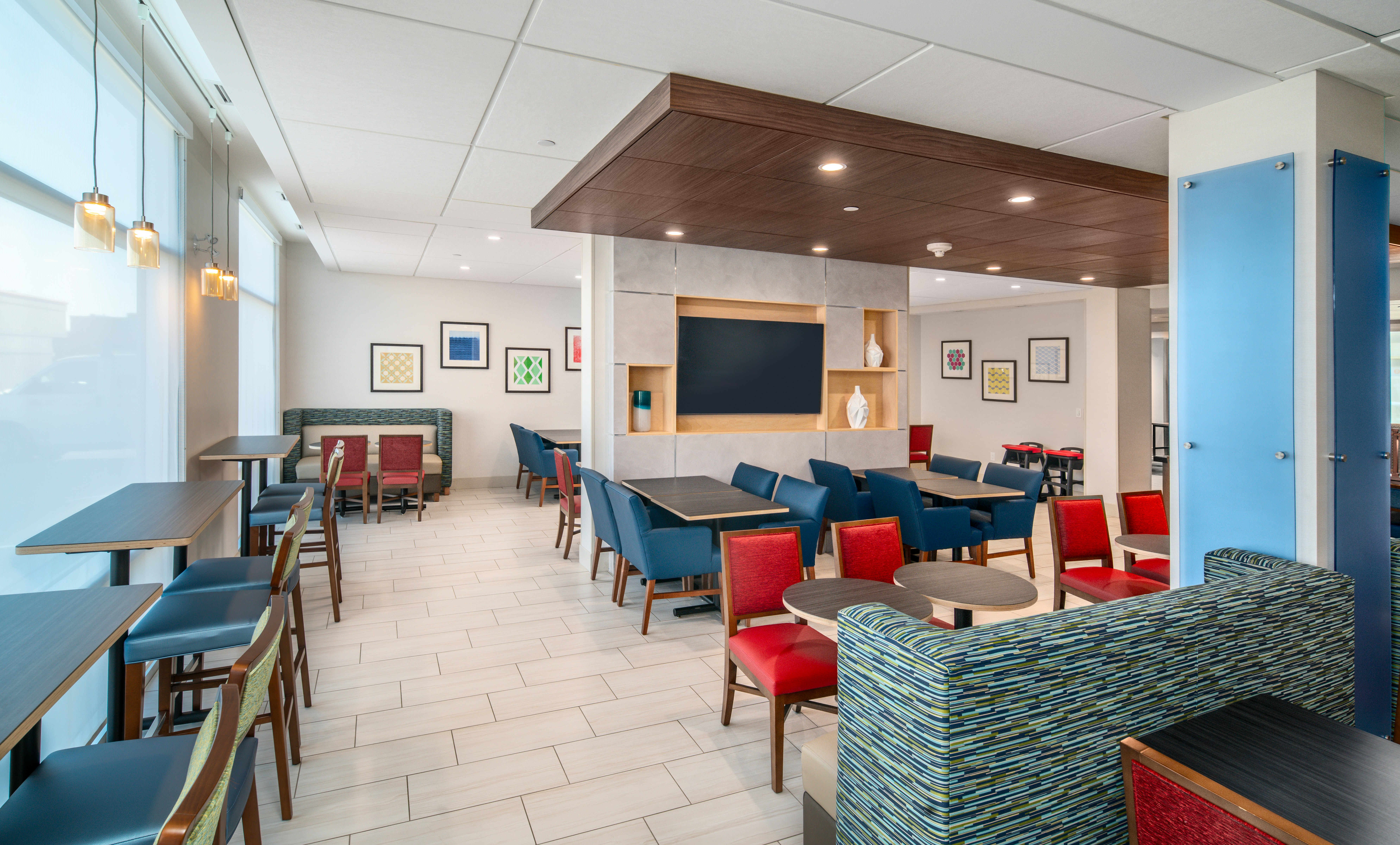Holiday Inn Express And Suites Brandon 69/74