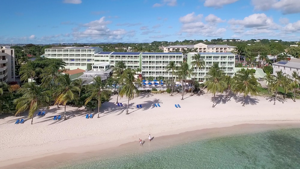 Coconut Court Beach Hotel 44/50