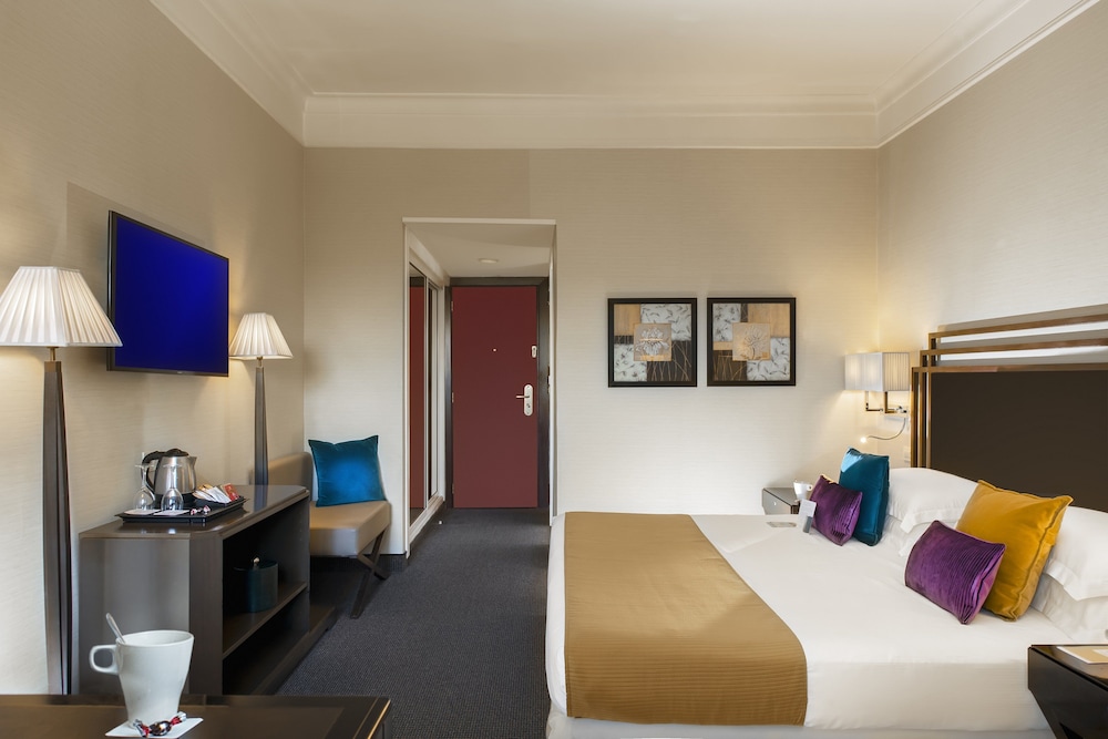 Crowne Plaza St Peter S 17/77