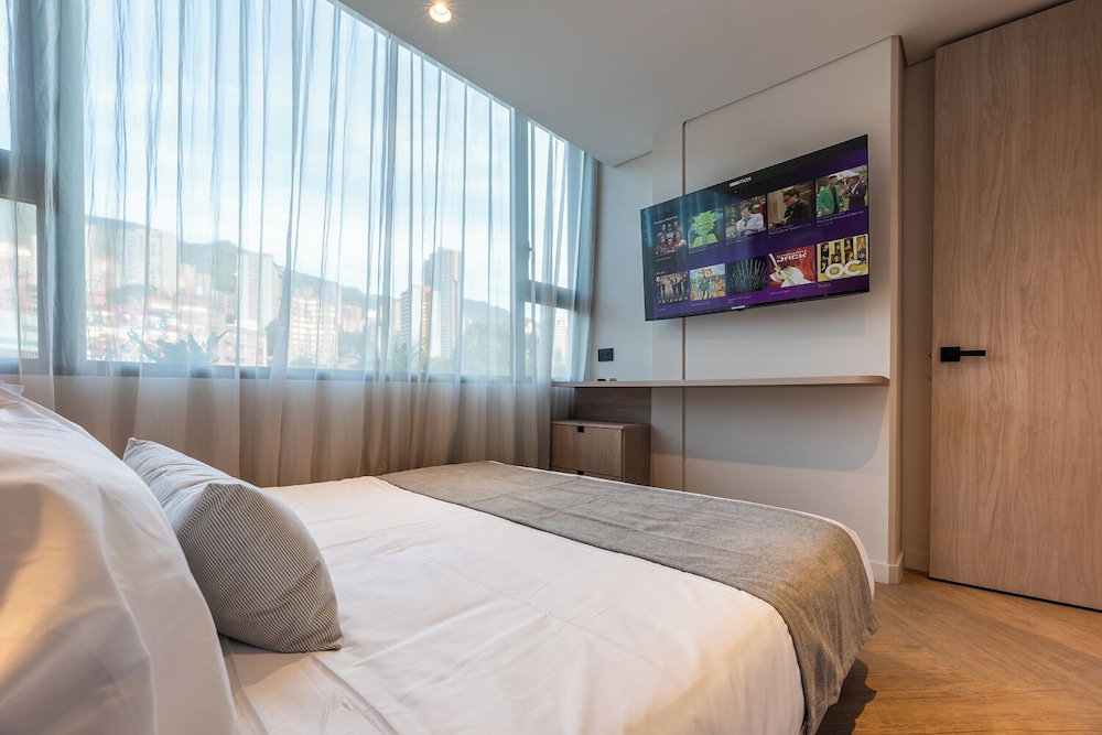 LUXURY, APARTMENT, 2 KING BEDS