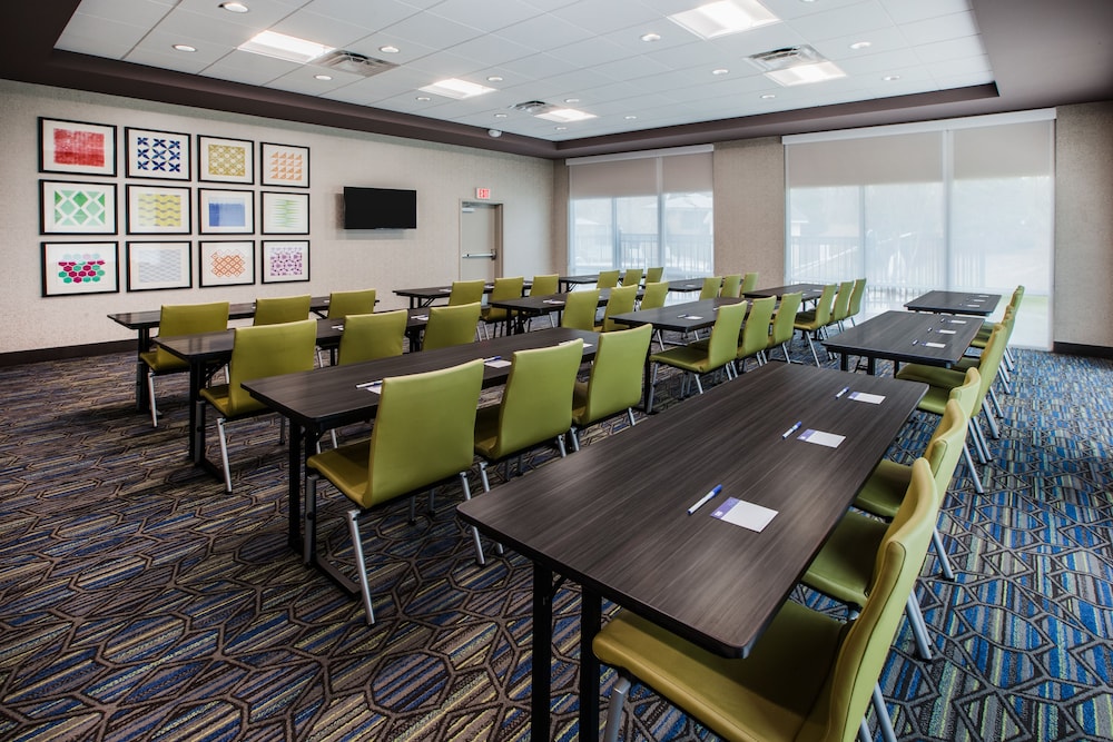 HOLIDAY INN EXPRESS & SUITES ATLANTA N - WOODSTOCK 35/51