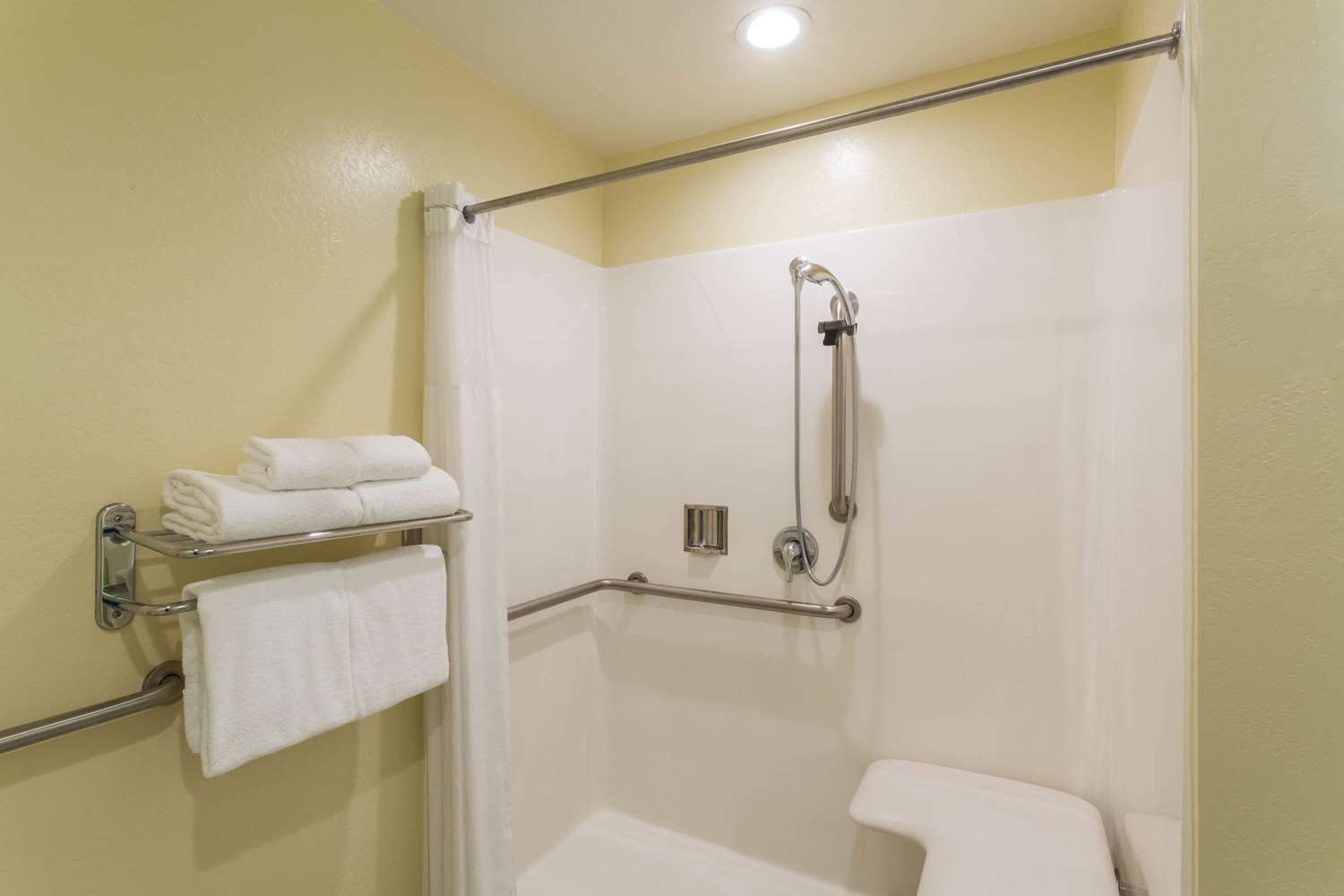 Days Inn & Suites by Wyndham East Flagstaff 36/36