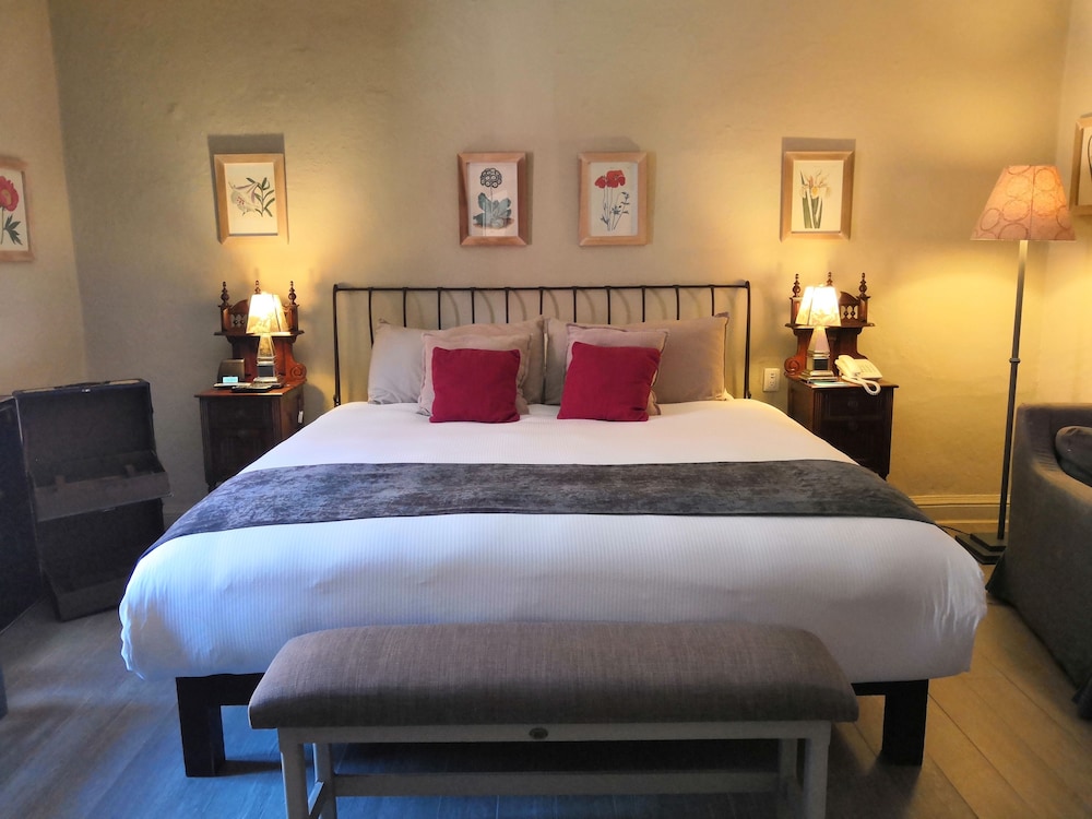 El Palomar Hotel 12/50