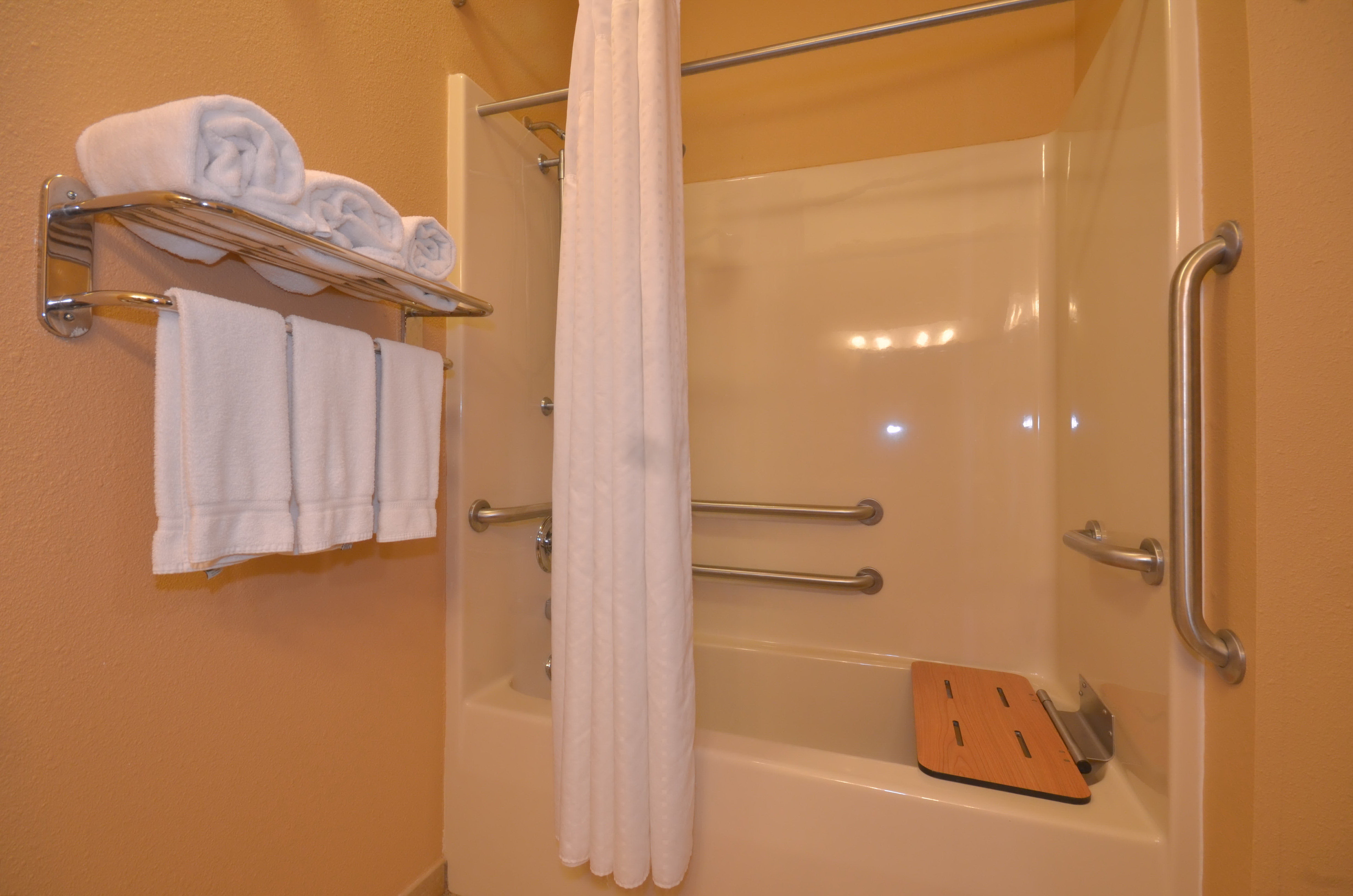 Holiday Inn Express Hotel And Suites Pine Bluff Pines Mall 54/54