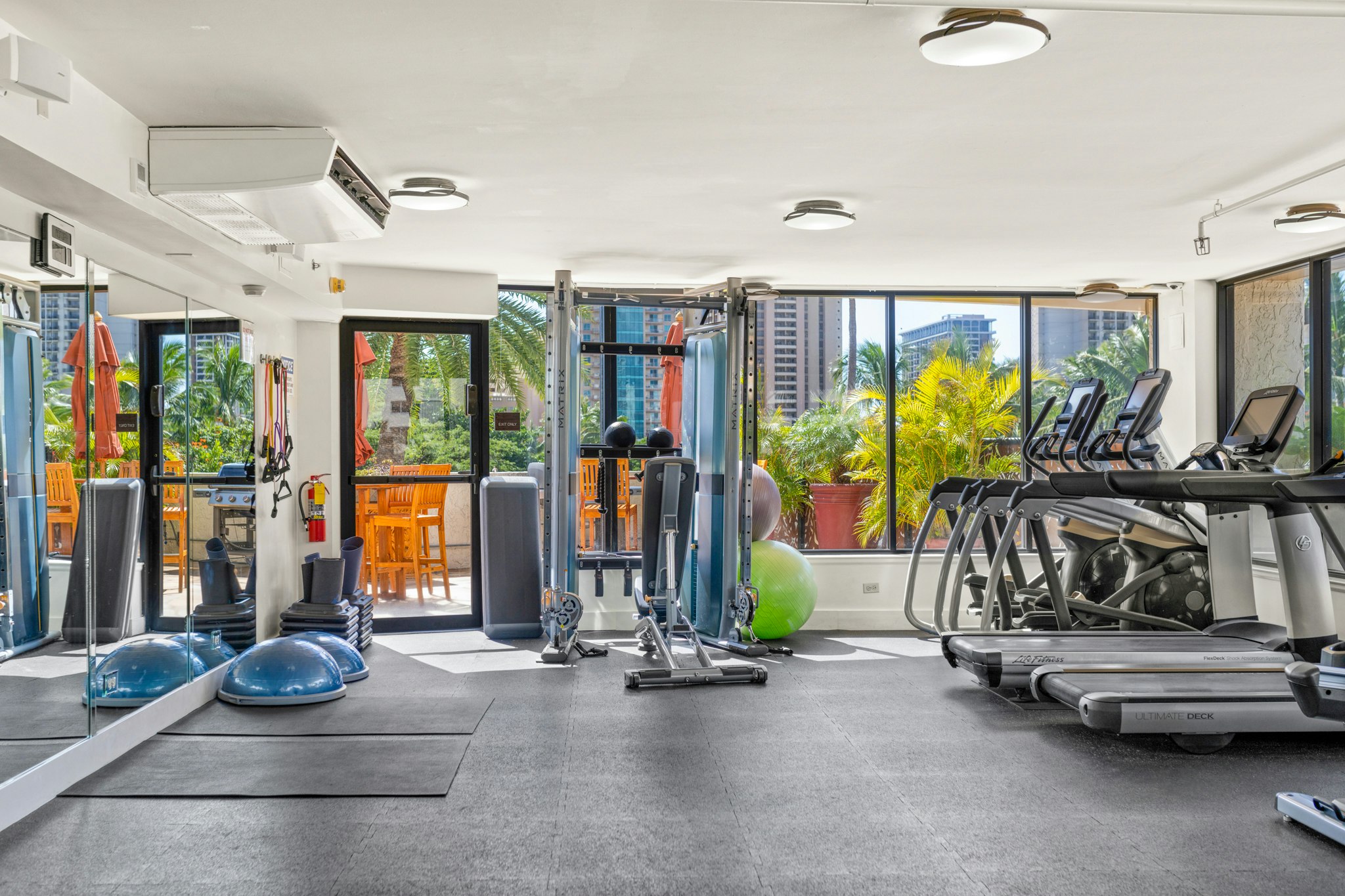 Luana Waikiki Hotel and Suites 26/50
