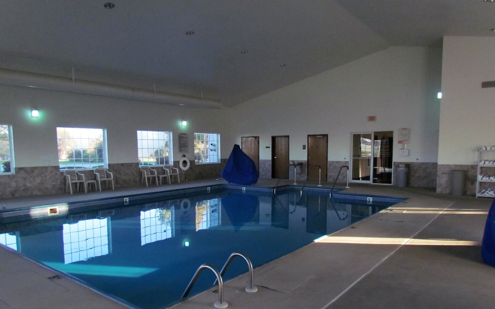 Oak Hill Inn and Suites 38/62