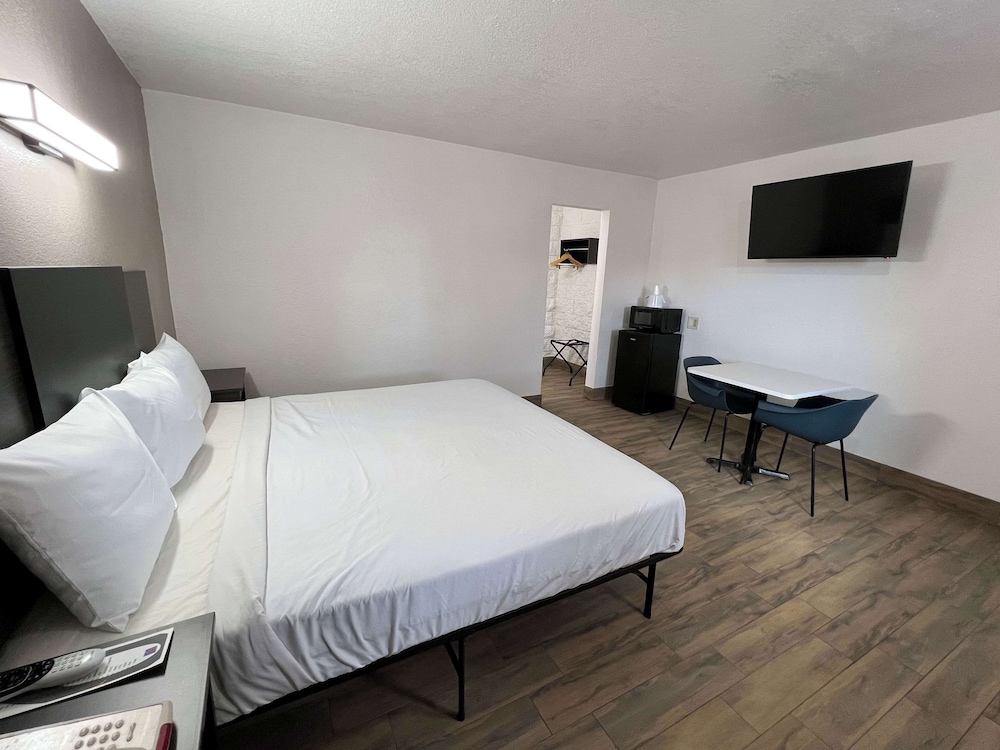 Motel6 Orange, CA - Anaheim 10/33