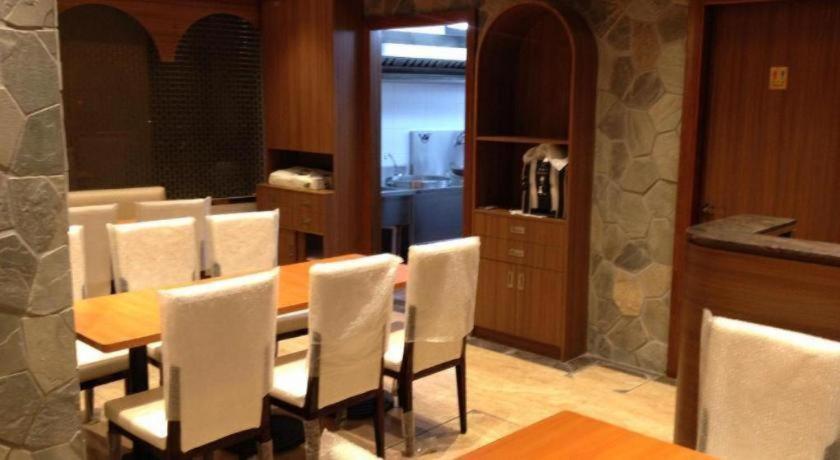 Hong Thai Hotel 27/35