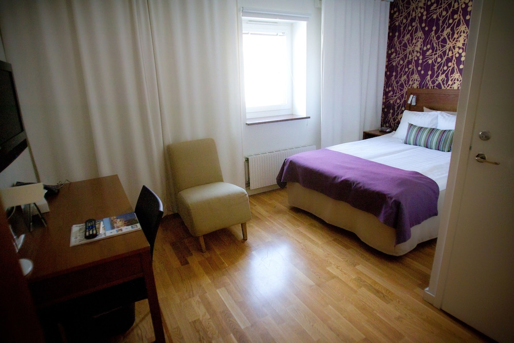 Room, Single, Queen Bed