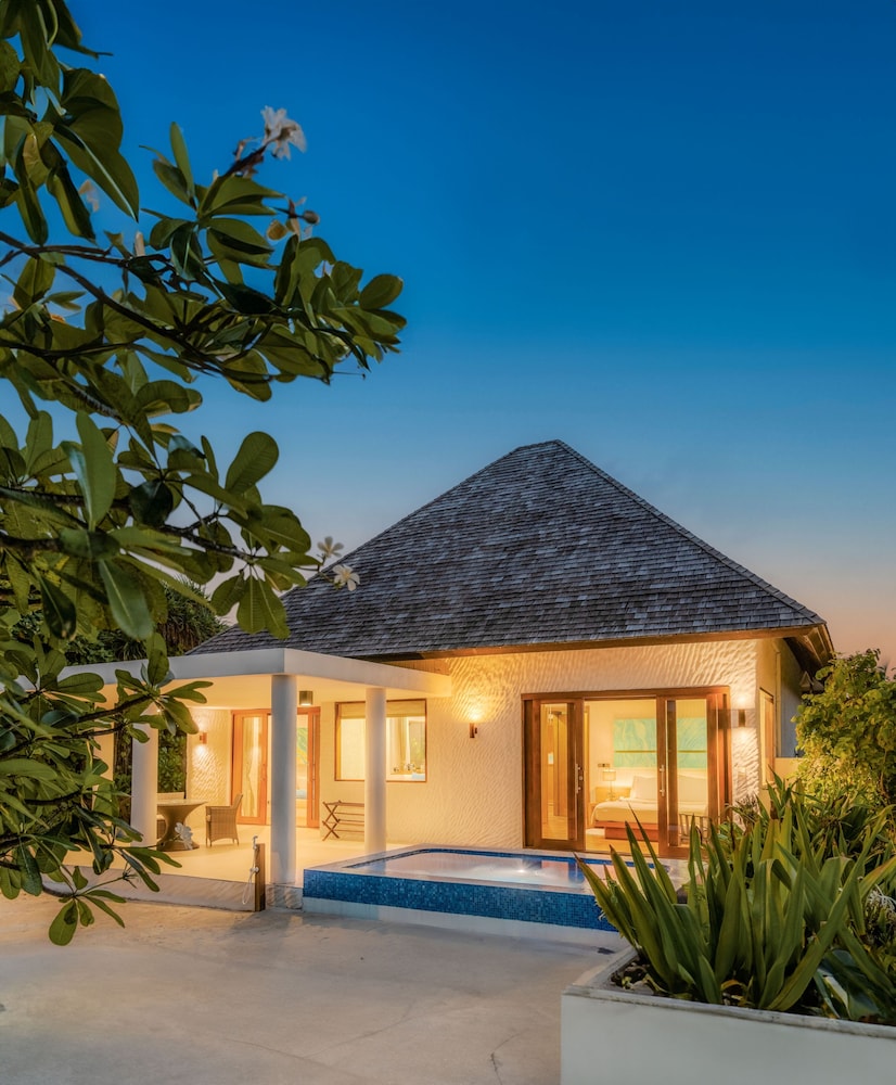 Hideaway Beach Resort and Spa 6/123