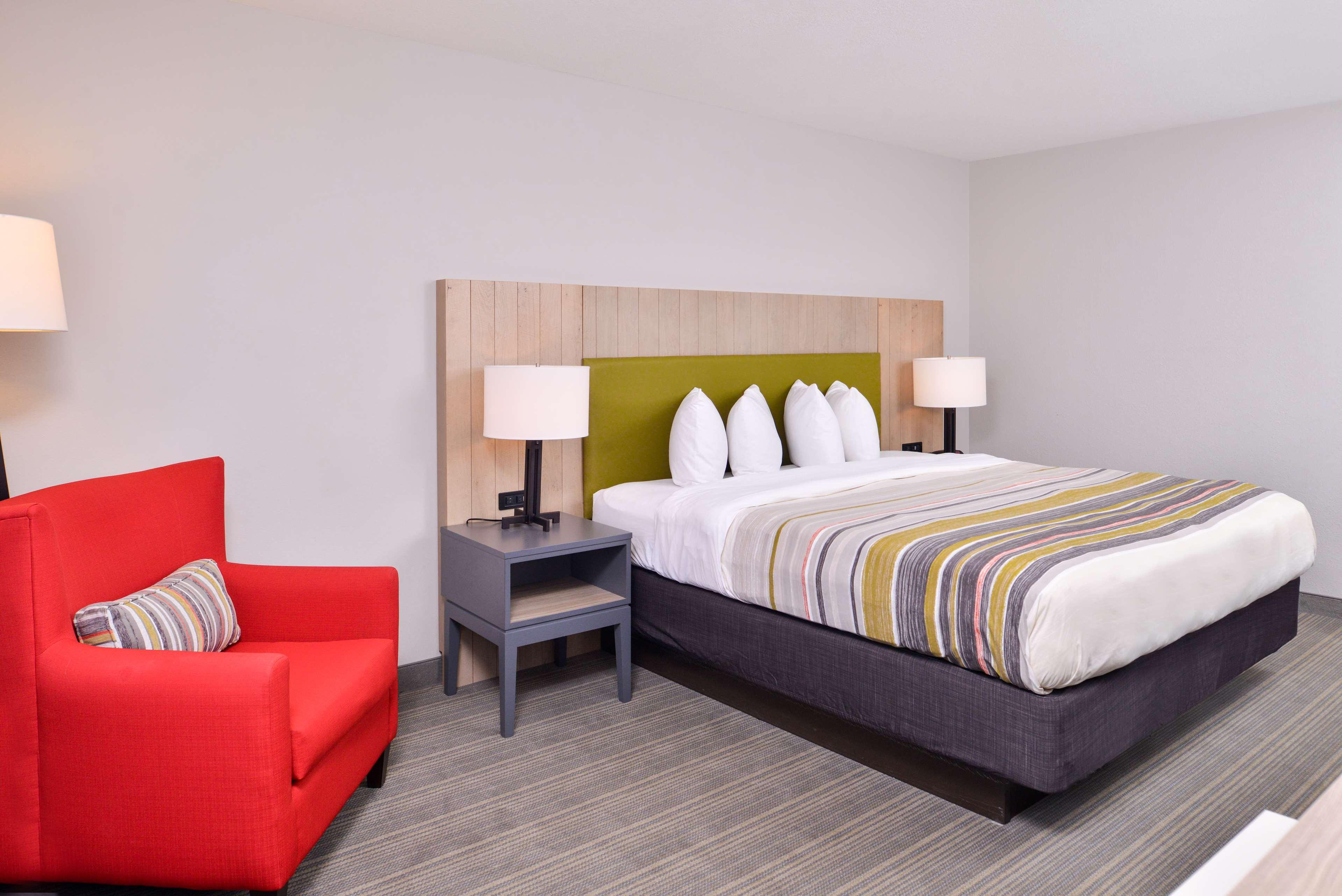 Studio, King Bed