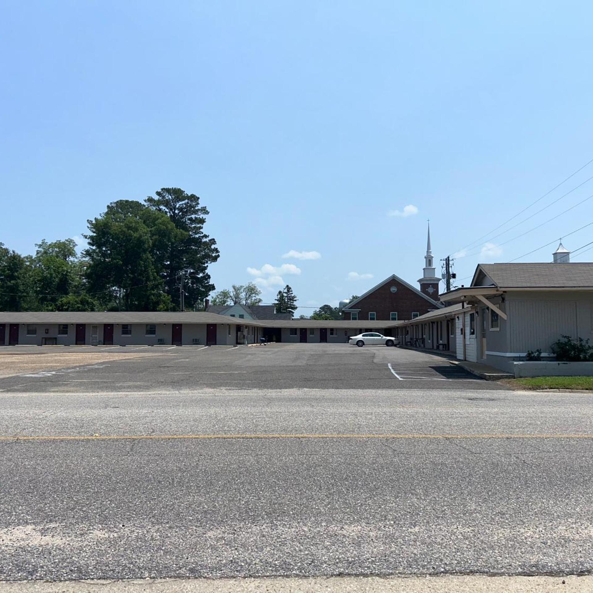 Deavers motel 5/7