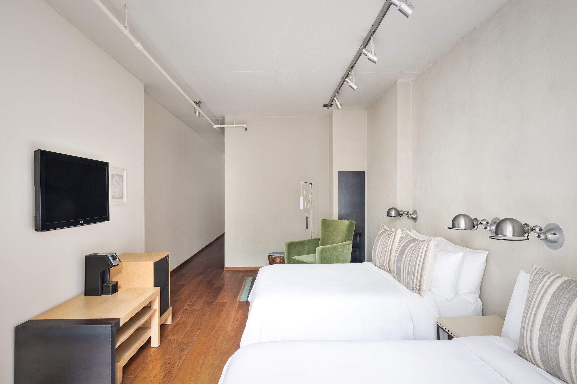 ROOM, 2 DOUBLE BEDS