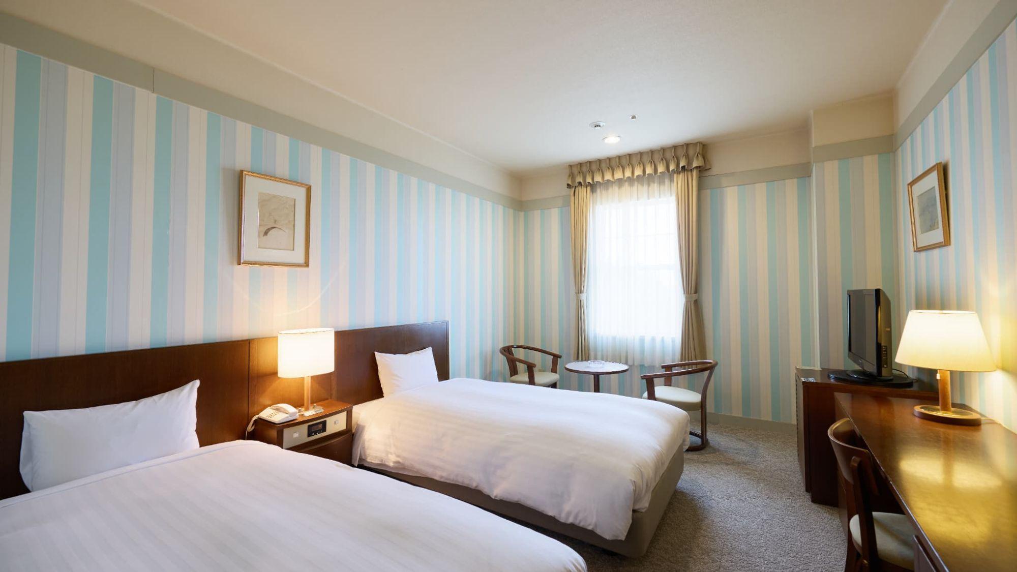 Standard, Twin Beds, Mountain View, Unit Bath, Smoking