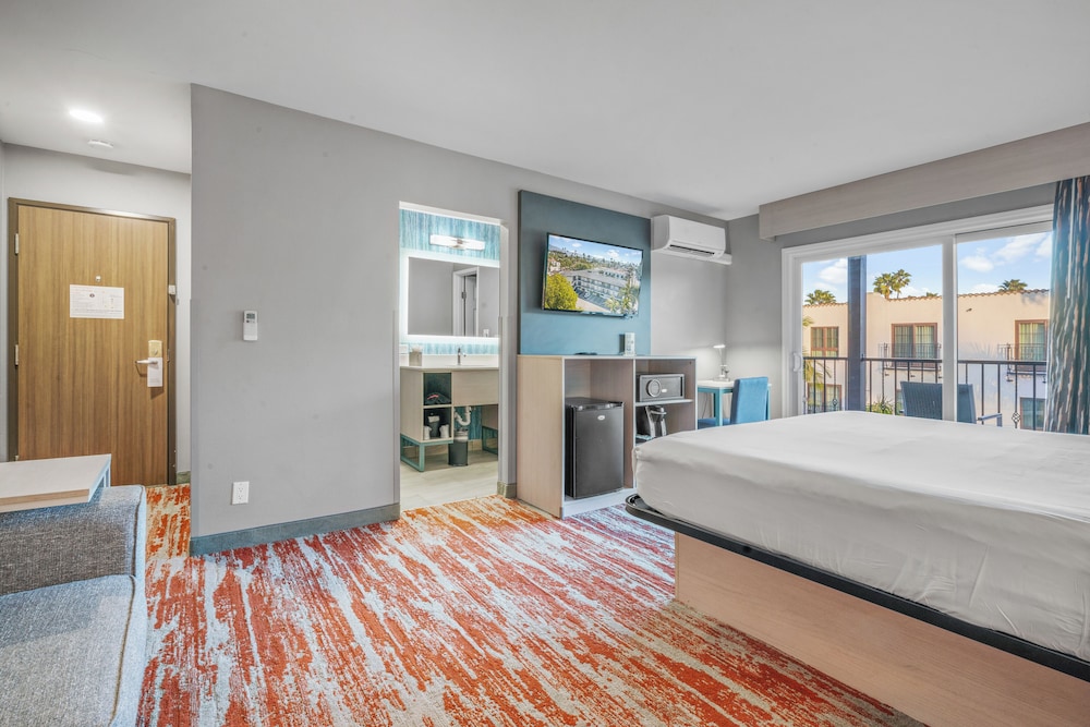 DELUXE, KING BED, SOFA