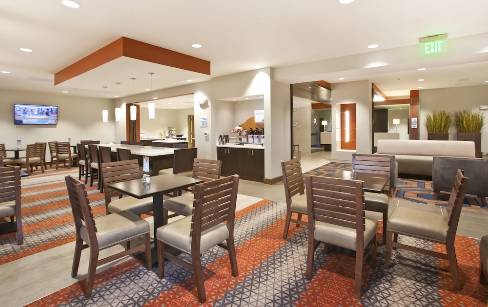 Holiday Inn Express And Suites Hot Springs 48/59