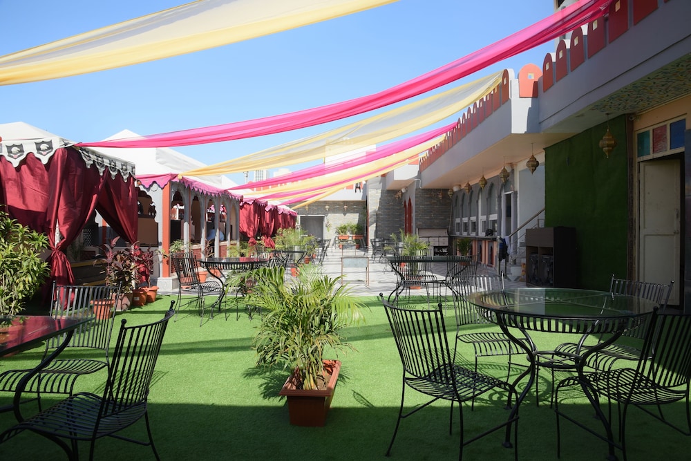 Hotel Laxmi Niwas 43/62