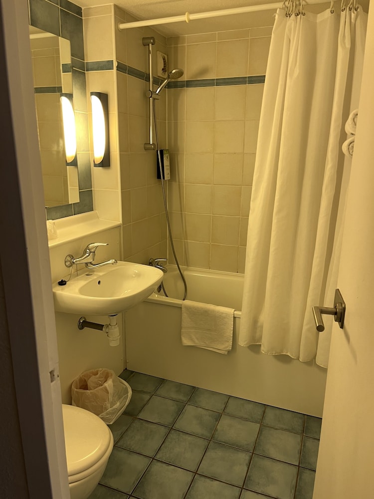 Kyriad Direct Marseille Ouest Martigues 55/55
