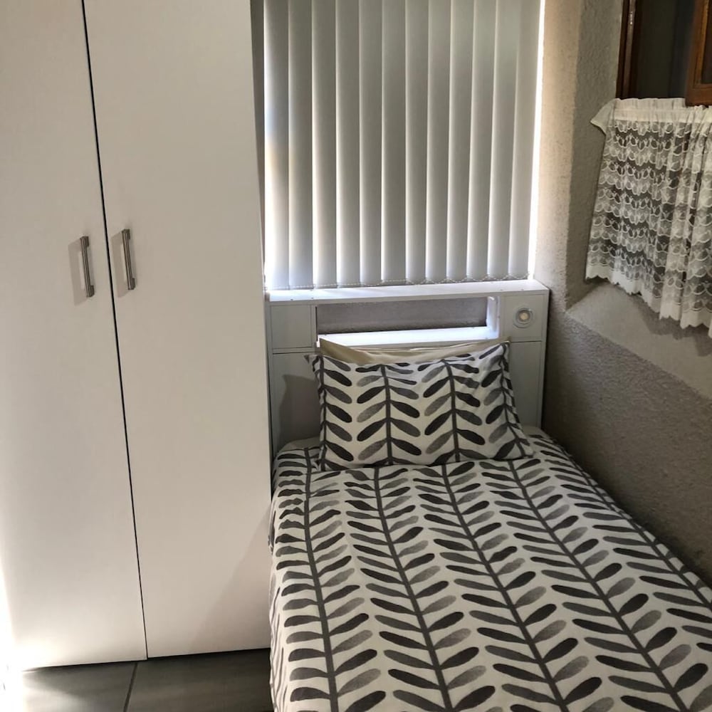 Amies Self-Catering Apartments 7/30