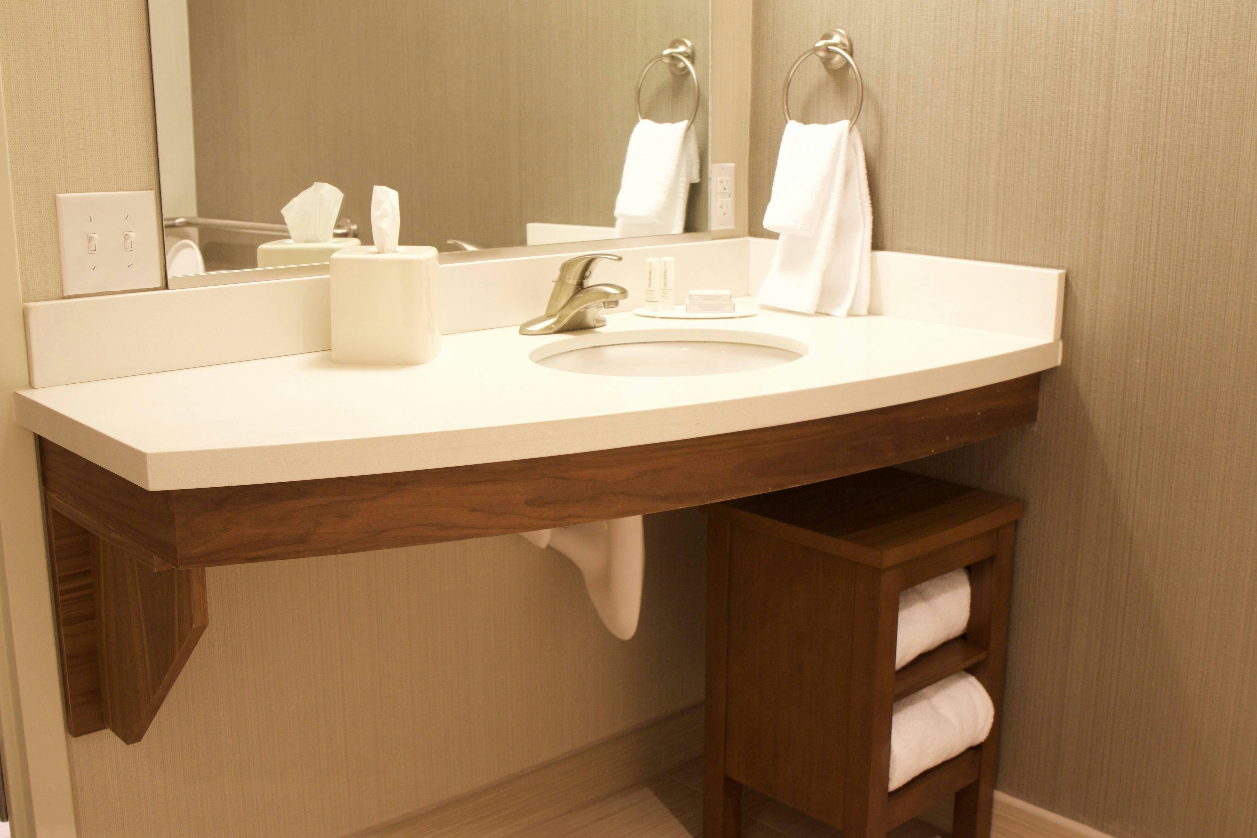 Courtyard by Marriott Asheville Airport 24/24