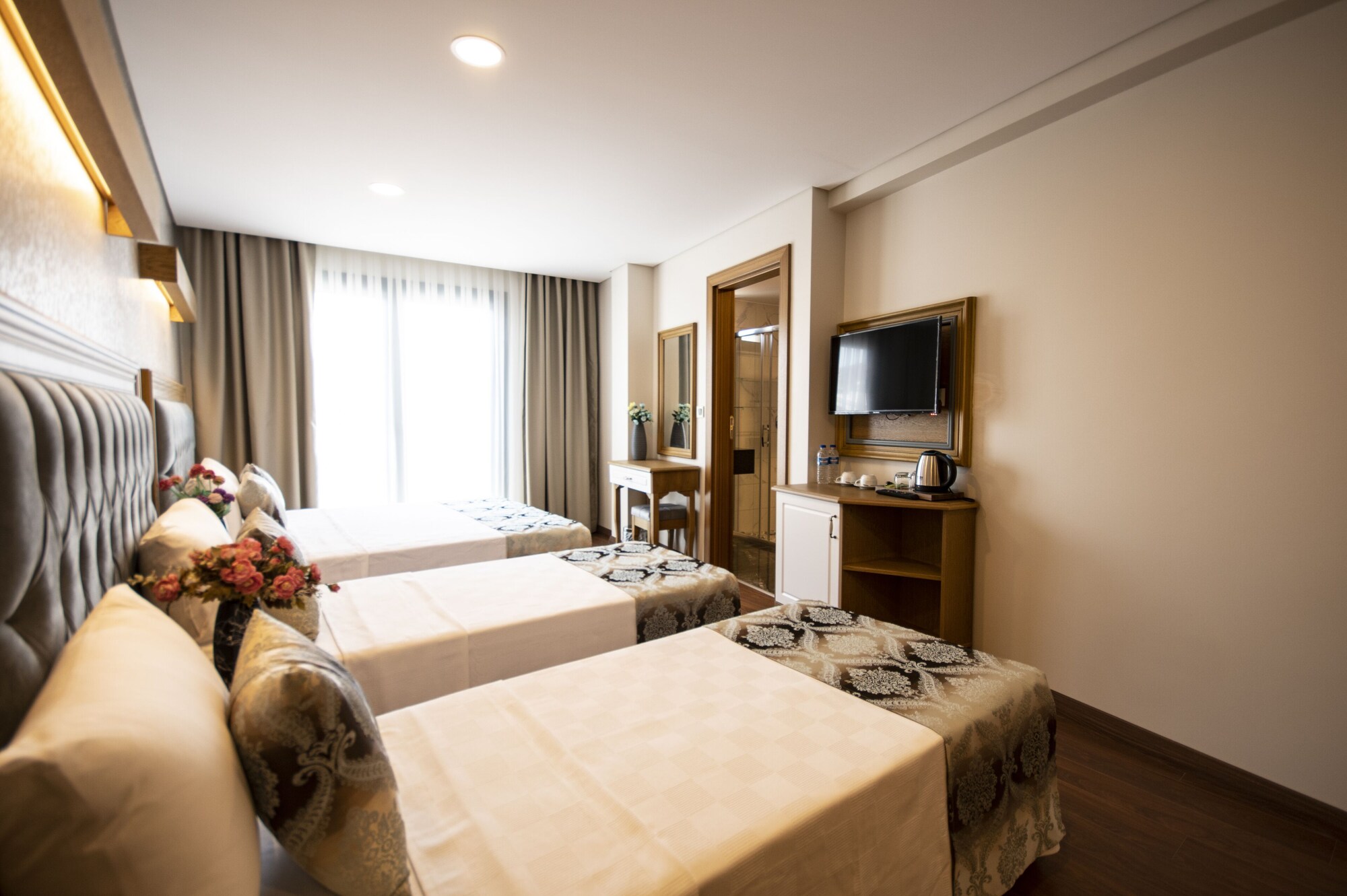 غرفة عائلية بسريرين منفصلين مع أريكة، Eliza Hotel 8/10