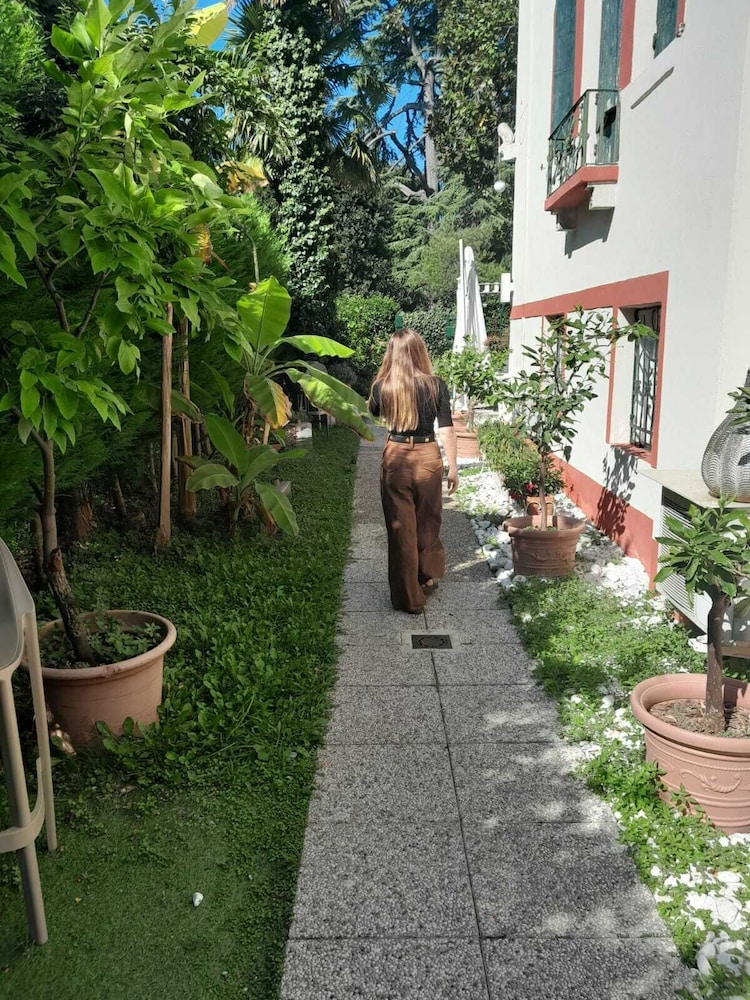 Hotel Villa Stella 57/63