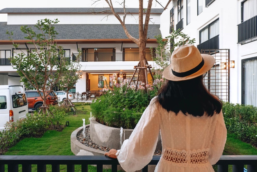 Emmaline Hotel Nan 33/35