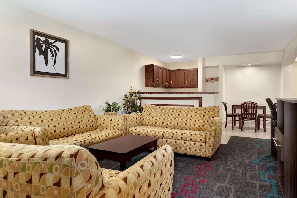 Days Inn by Wyndham Lawton 35/47