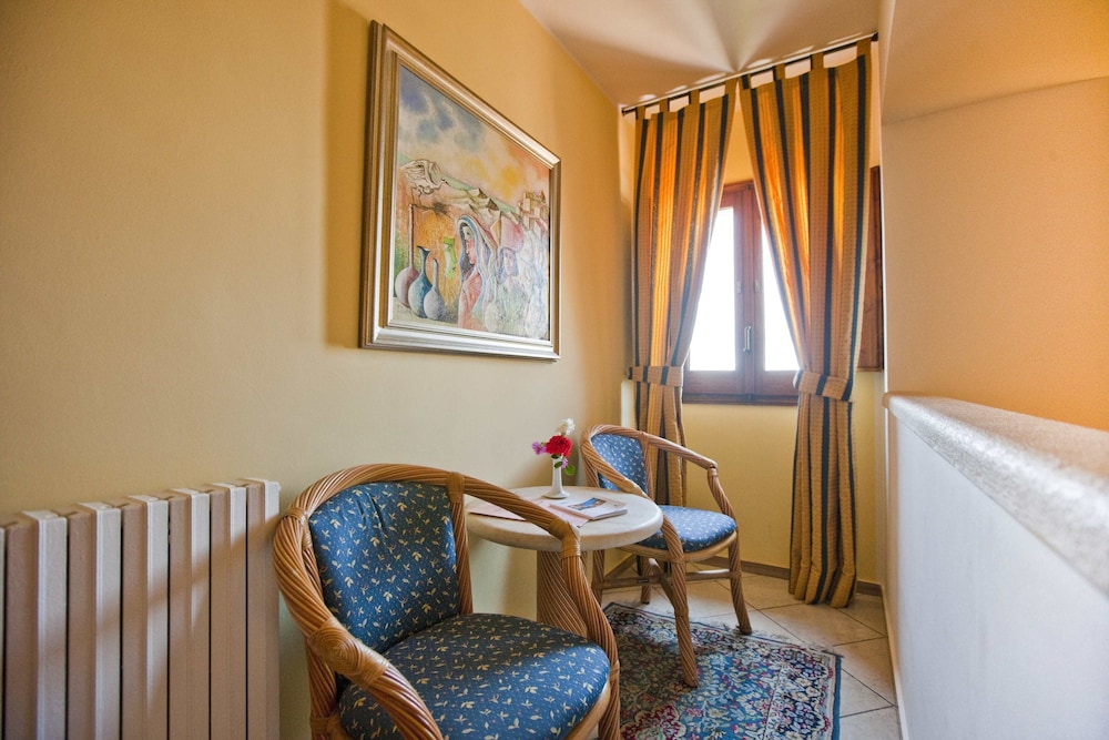 Hotel Elimo 38/72