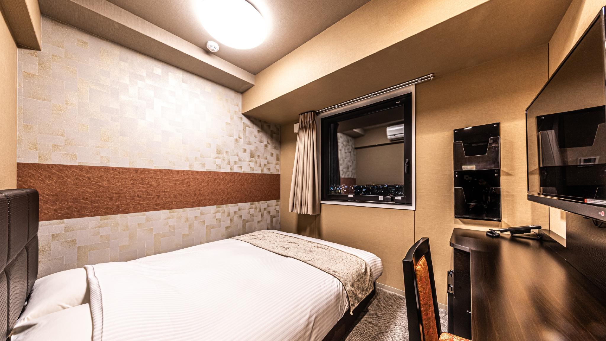 Standard, Queen Bed, Night View, High Floor