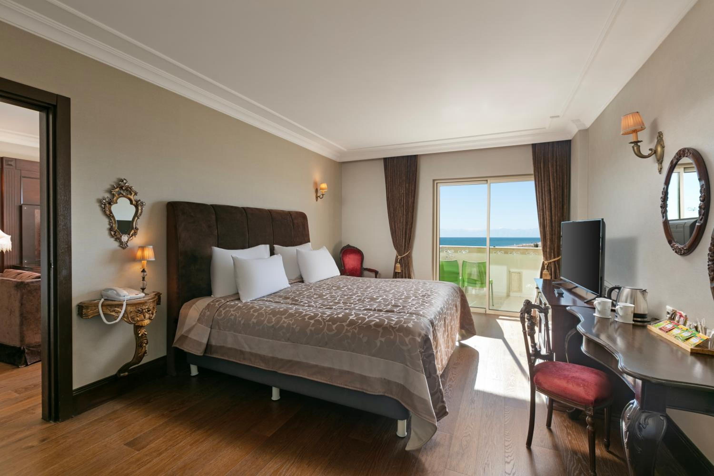 Sultan, Suite