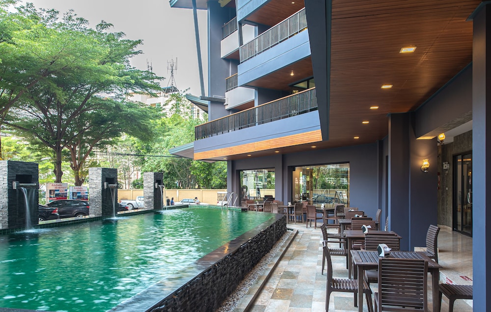 The Proud Exclusive Hotel 44/50