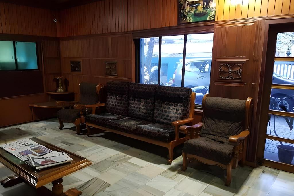 PAULSON PARK HOTEL 36/50