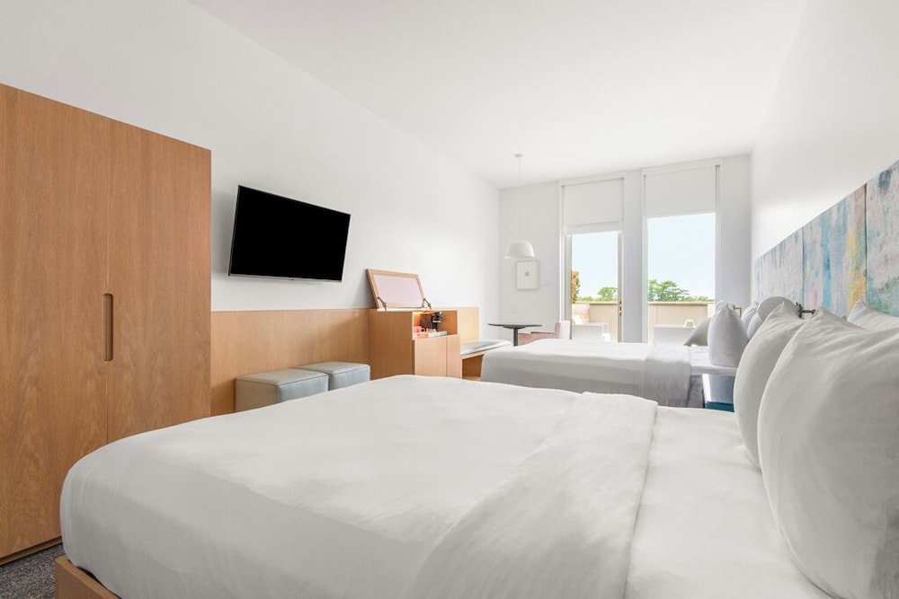 Deluxe, 2 Queen Beds, Balcony